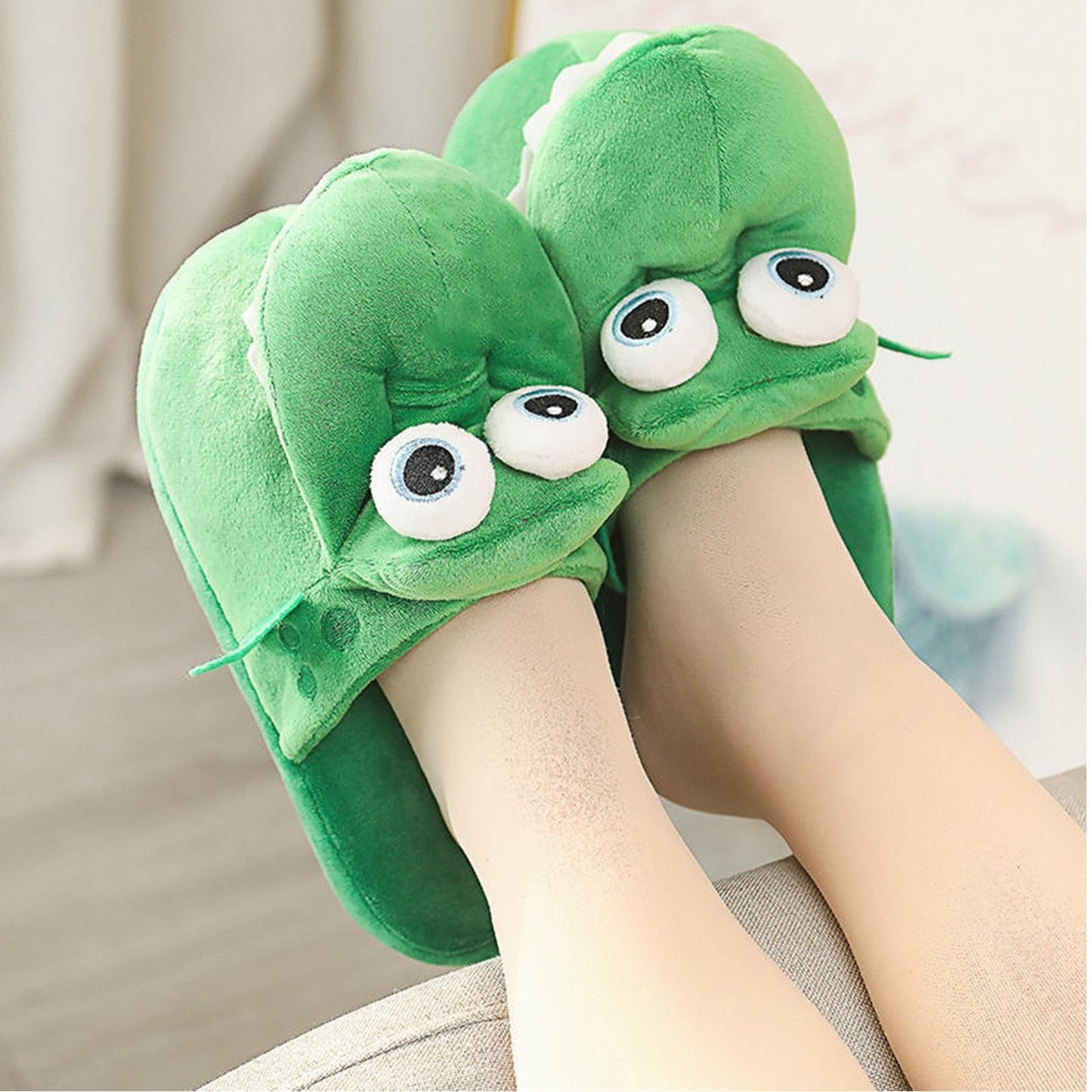 🐊 Crocodile Slippers – Ultra-Soft Fleece Lining, Anti-Slip Sole! ✨